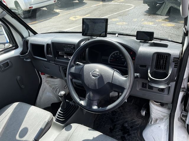 NISSAN CLIPPER TRUCK 2011 Image 31