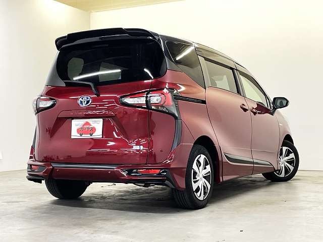 TOYOTA SIENTA HYBRID 2018 Image 31