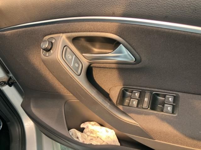 VOLKSWAGEN POLO 2017 Image 31