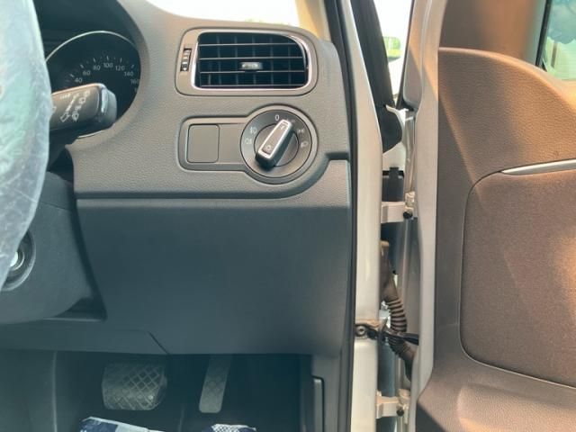 VOLKSWAGEN POLO 2017 Image 31