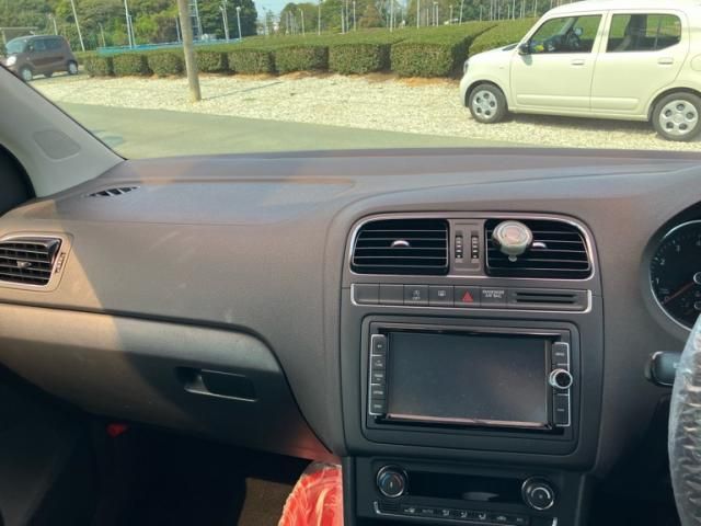 VOLKSWAGEN POLO 2017 Image 31