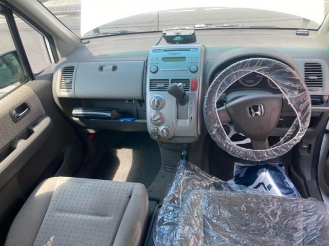 HONDA MOBILIO 2002 Image 31