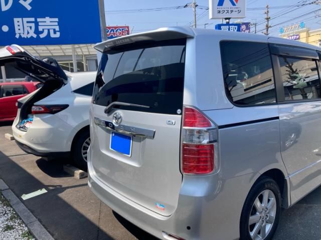 TOYOTA NOAH 2007 Image 31