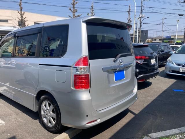 TOYOTA NOAH 2007 Image 31