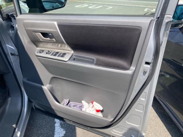 TOYOTA NOAH 2007 Image 31