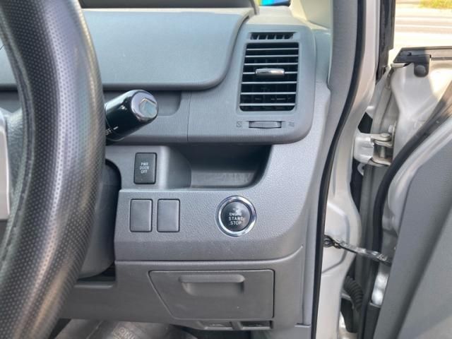 TOYOTA NOAH 2007 Image 31