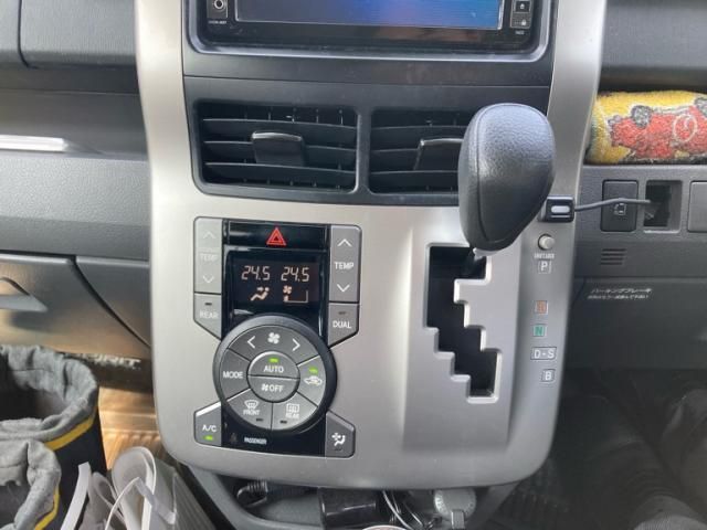 TOYOTA NOAH 2007 Image 31