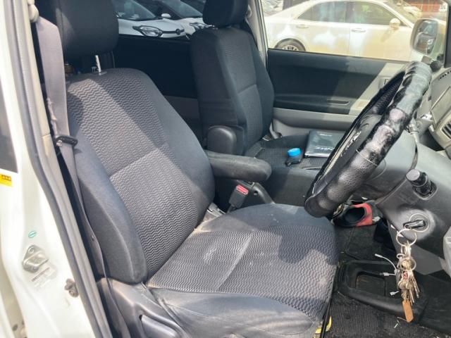 TOYOTA VOXY 2005 Image 31