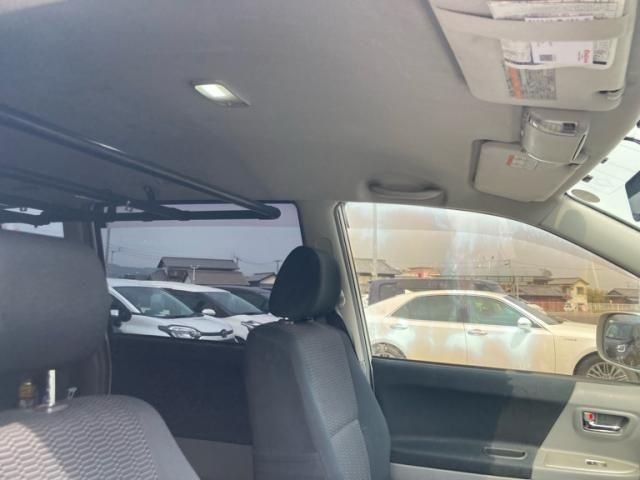 TOYOTA VOXY 2005 Image 31