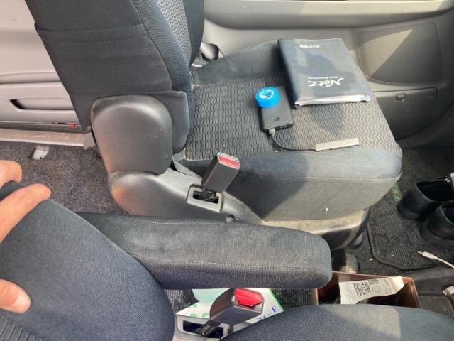 TOYOTA VOXY 2005 Image 31