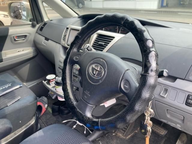 TOYOTA VOXY 2005 Image 31