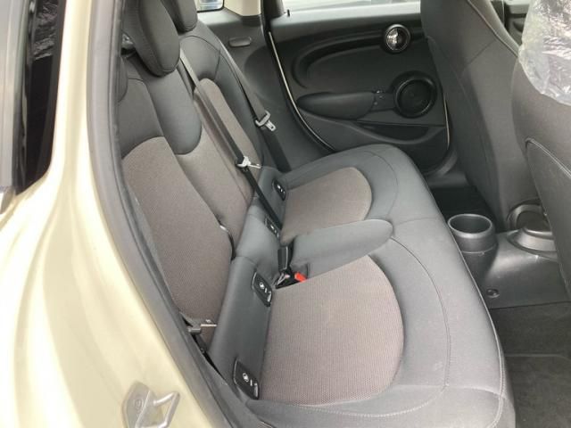 BMW MINI COOPER D 5DOOR 2020 Image 31