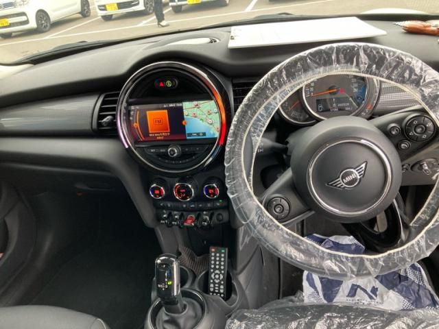 BMW MINI COOPER D 5DOOR 2020 Image 31