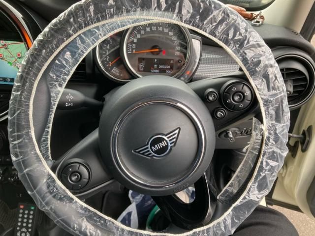 BMW MINI COOPER D 5DOOR 2020 Image 31