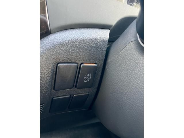 TOYOTA VELLFIRE 2013 Image 31