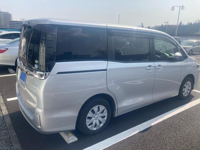 TOYOTA VOXY 2017 Image 31