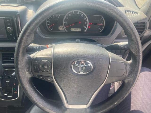 TOYOTA VOXY 2017 Image 31