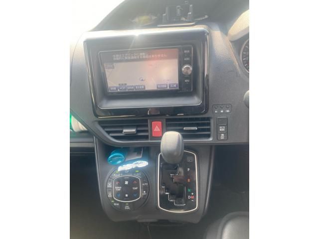 TOYOTA VOXY 2017 Image 31