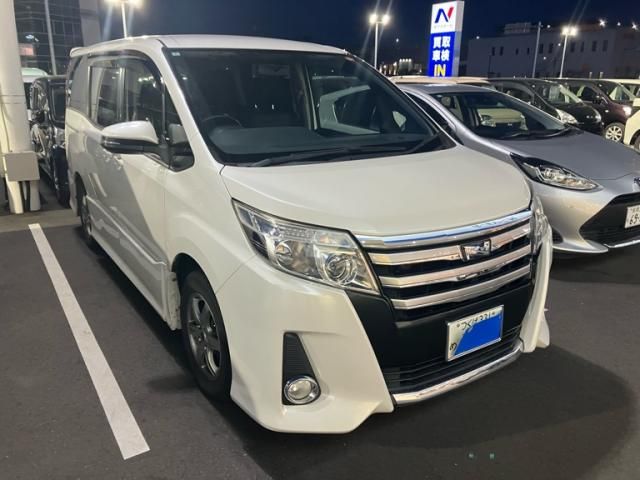 TOYOTA NOAH 2014 Image 31