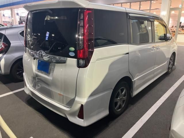 TOYOTA NOAH 2014 Image 31