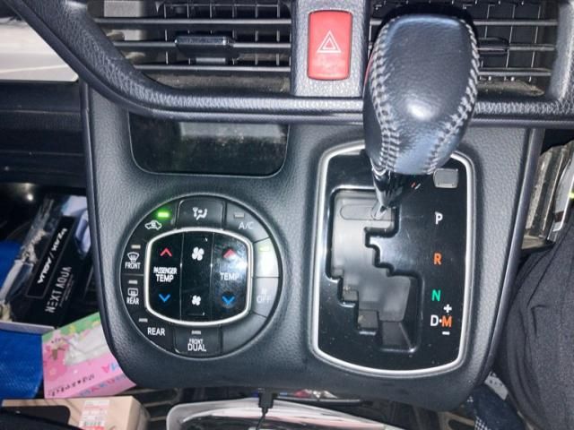 TOYOTA NOAH 2014 Image 31