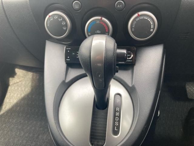 MAZDA DEMIO 2010 Image 31