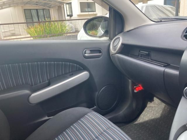 MAZDA DEMIO 2010 Image 31