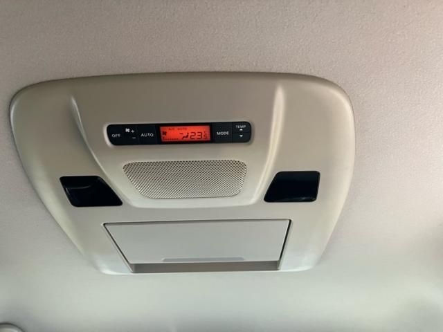 NISSAN ELGRAND 2011 Image 31