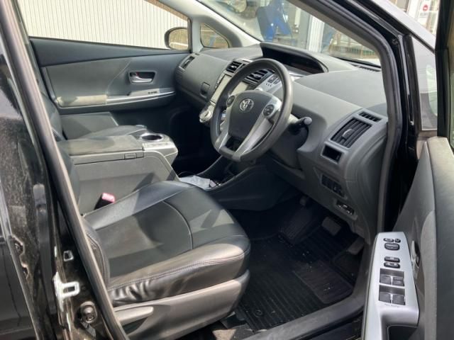 TOYOTA PRIUS ALPHA 2014 Image 31