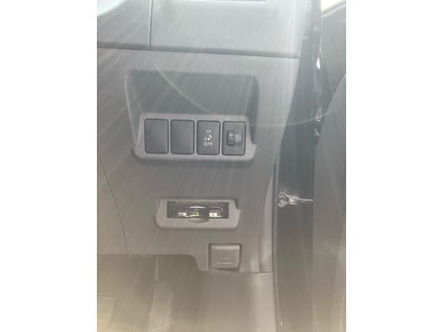 TOYOTA PRIUS ALPHA 2014 Image 31