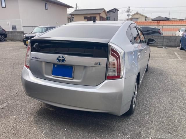 TOYOTA PRIUS 2012 Image 31