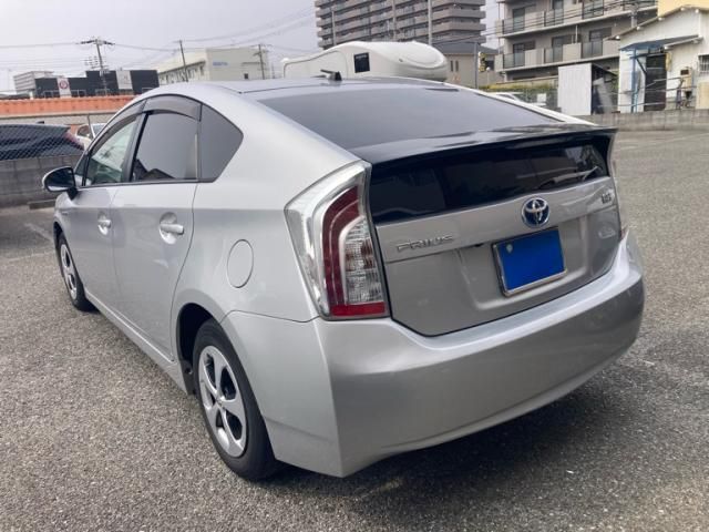 TOYOTA PRIUS 2012 Image 31