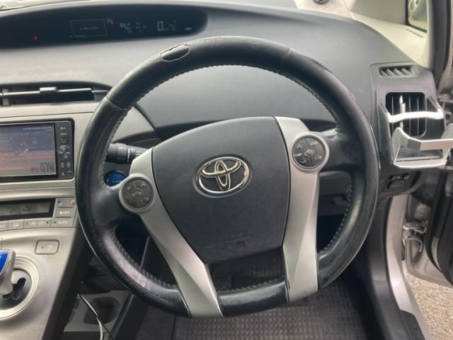 TOYOTA PRIUS 2012 Image 31