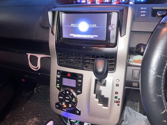 TOYOTA NOAH 2013 Image 31