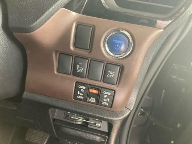 TOYOTA ESQUIRE HYBRID 2015 Image 31