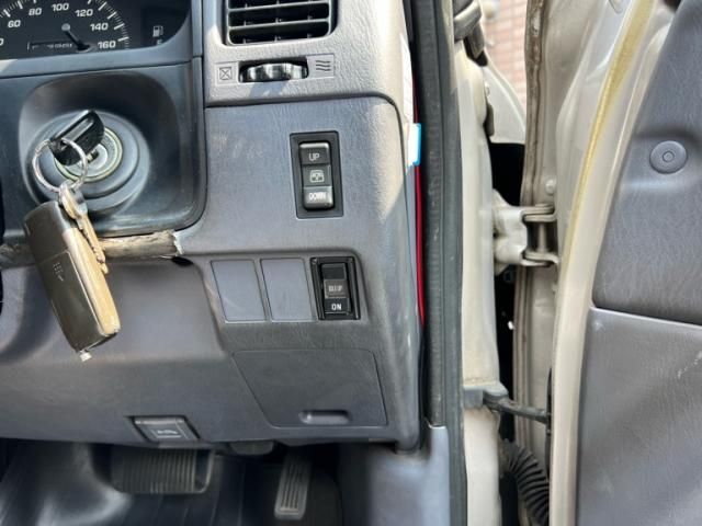 TOYOTA HILUXSURF WAGON 4WD 1997 Image 31