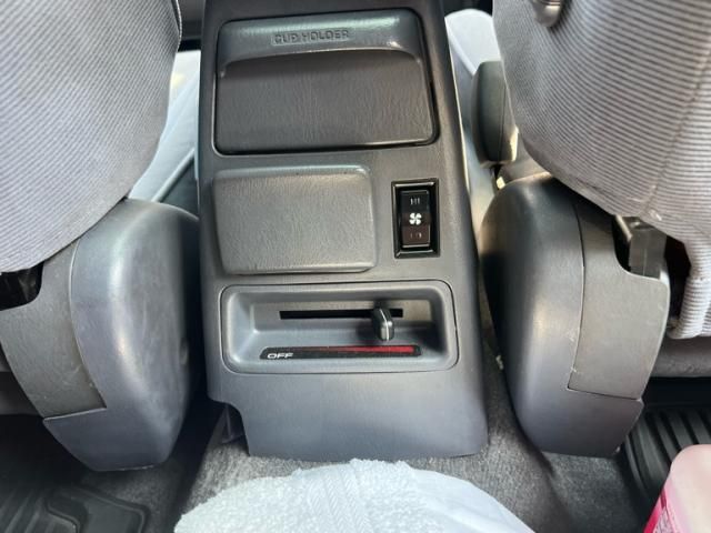 TOYOTA HILUXSURF WAGON 4WD 1997 Image 31