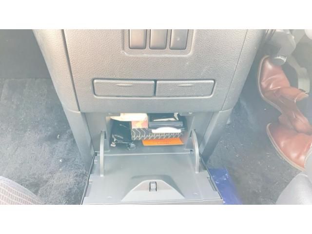 NISSAN ELGRAND 2013 Image 31