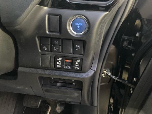 TOYOTA NOAH HYBRID 2021 Image 31