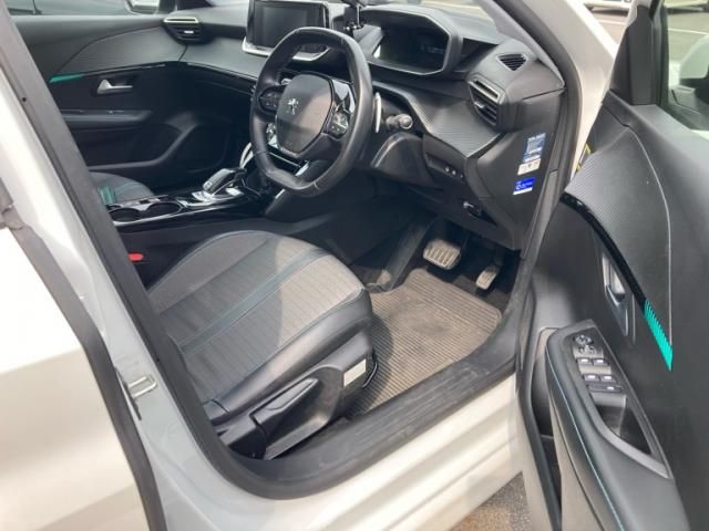 PEUGEOT 208 2020 Image 31