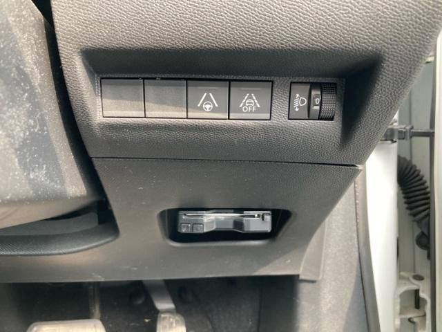 PEUGEOT 208 2020 Image 31