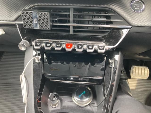 PEUGEOT 208 2020 Image 31