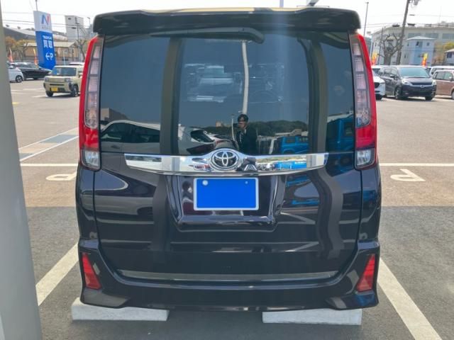 TOYOTA NOAH 2015 Image 31