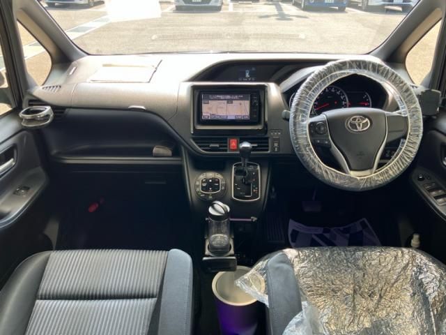 TOYOTA NOAH 2015 Image 31