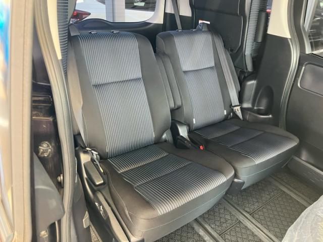 TOYOTA NOAH 2015 Image 31