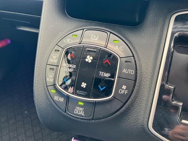 TOYOTA NOAH 2015 Image 31