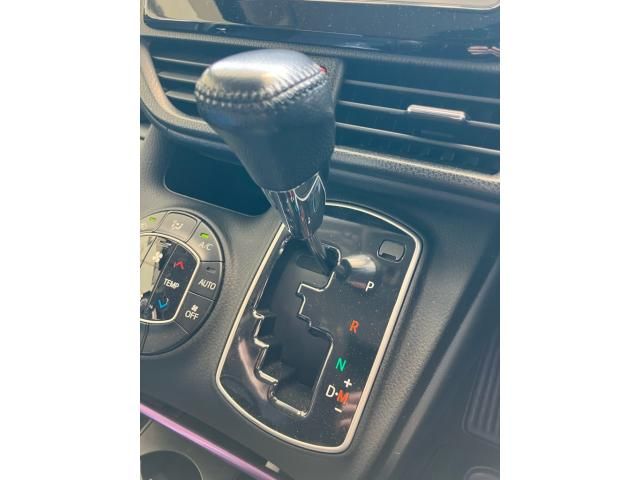 TOYOTA NOAH 2015 Image 31