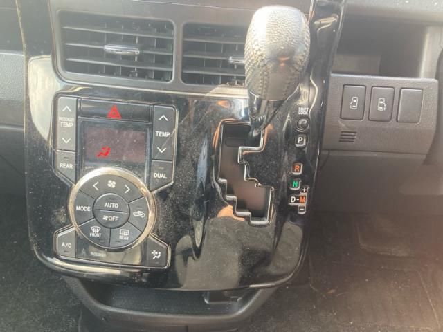 TOYOTA NOAH 2012 Image 31