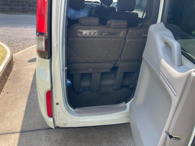 HONDA STEPWAGON 2016 Image 31