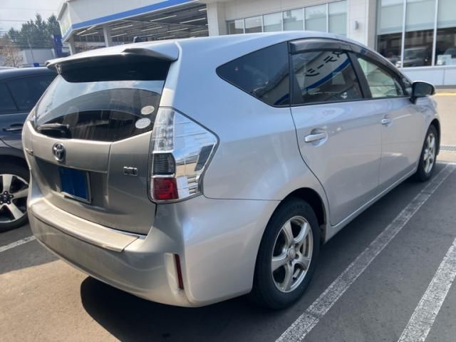 TOYOTA PRIUS ALPHA 2011 Image 31